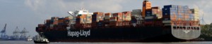 Ein großes Containerschiff von Hapag-Lloyd läuft in den Hamburger Hafen ein